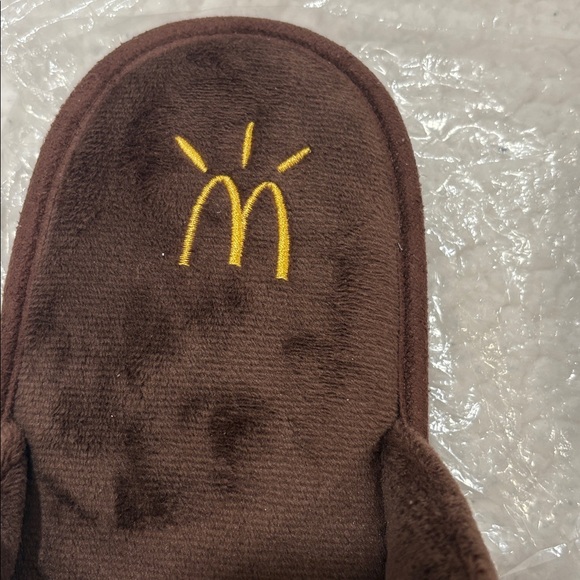 Brown and yellow Travis Scott x McDonald's Cactus Jack house slippers - Picture 5 of 8